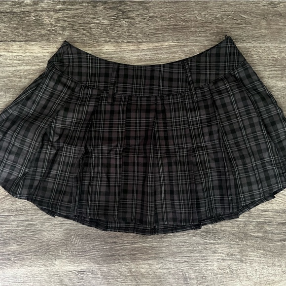 Gray plaid mini skirt - Picture 3 of 4